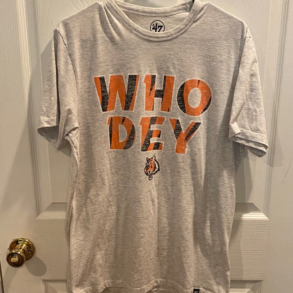 47 Brand Men's Light Gray and Orange 'WHO DEY' Tee size Large 
T-10